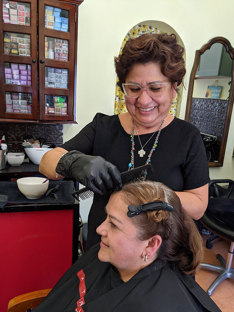 Minerva cutting hair